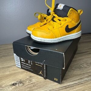 Jordan Kids Sneakers in Yellow and Black